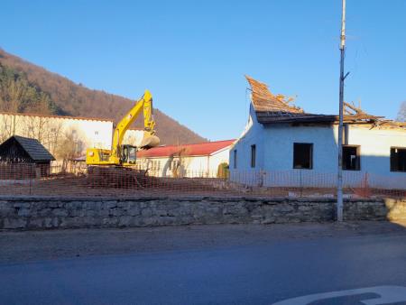 Mirna - rusitev hise ob soli, foto B Kos (10)